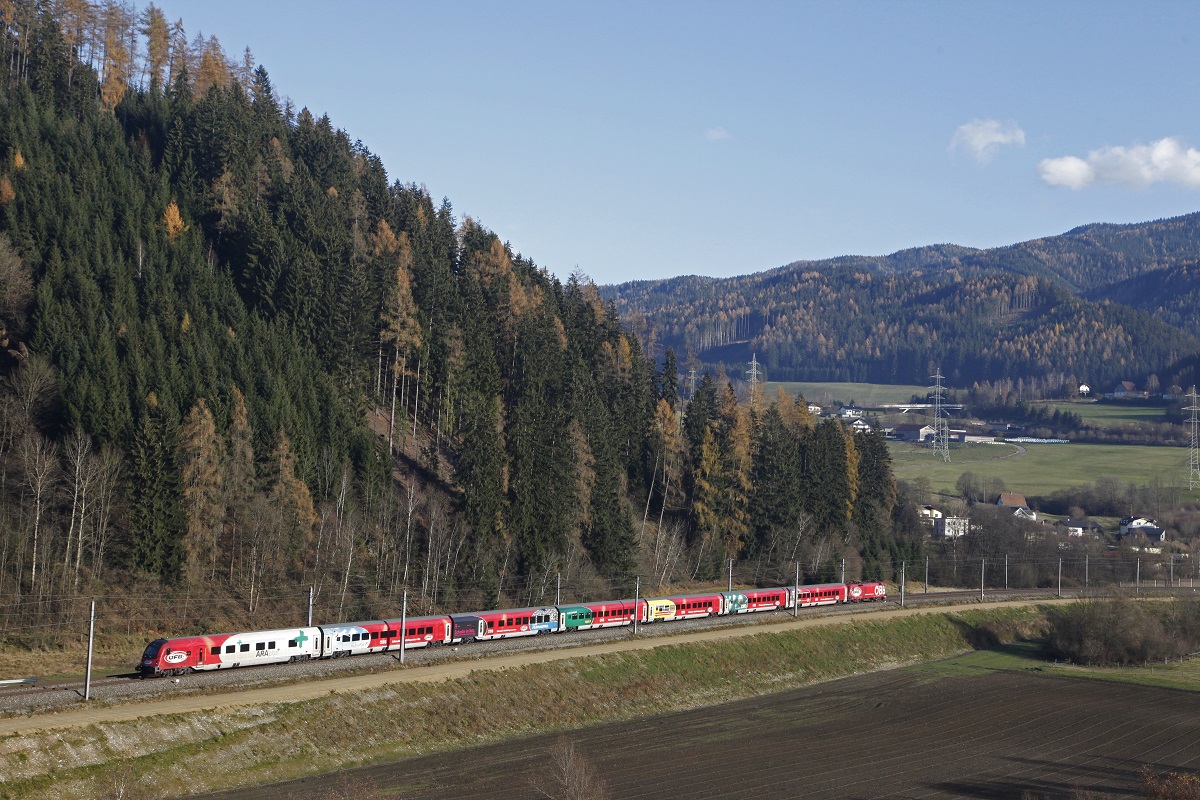 ÖFB-Railjet bei Kindberg am 18.11.2016.