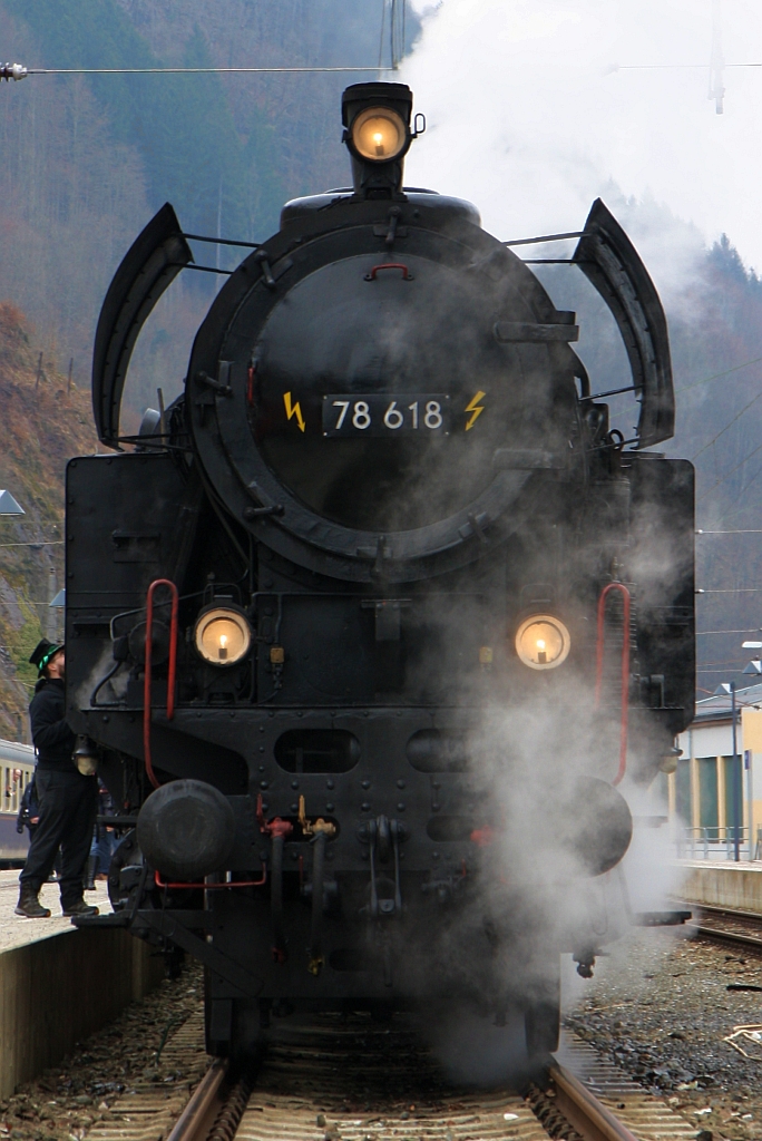 ÖGEG 78.618 am 17.März 2018 in Kleinreifling. Aufgenommen vom Zugang zum Mittelbahnsteig.