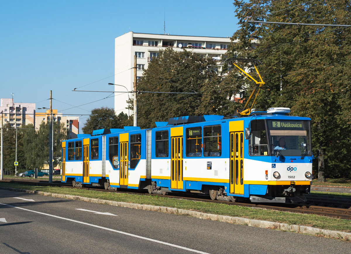 Ostrava 

DPO Tatra KT8D5R 1502 als Linie 2 kur vor der Endstation Výškovice, 20.09.2018