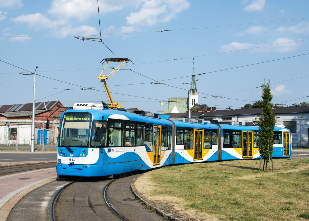 Ostrava 

DPO Vario LF3/2 1653 als Linie 1, hlavní nádraží, 08.08.2018