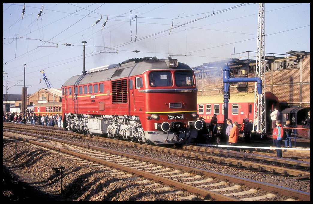 Parade am 26.10.1996 im BW Arnstadt:Diesellok der DR 120274