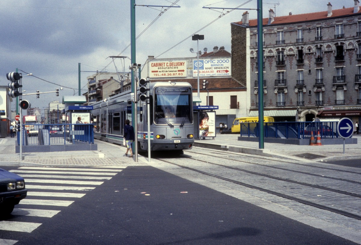Paris RATP SL T1 (TFS 104) La Courneuve / 8 Mai 1945 im Juli 1992.