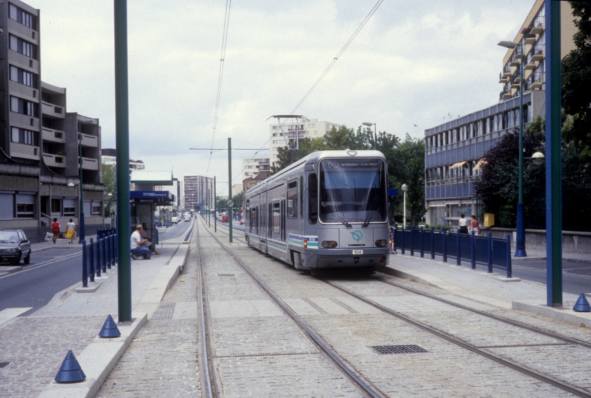 Paris RATP SL T1 (TFS M1 104) Bobigny im Juli 1992.