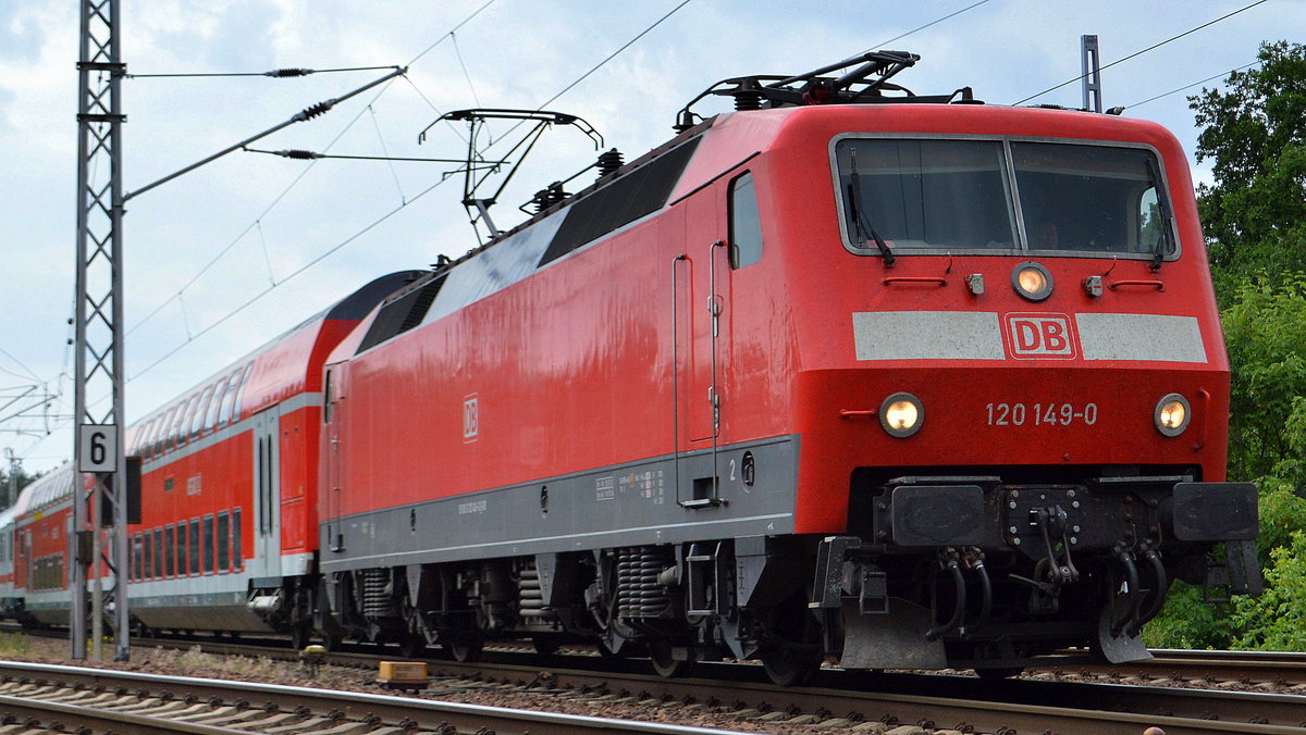 PbZ mit 120 149-0 u.a. mit einem Doppelstocksteuerwagen der DB Regio aus Bayern am 20.06.18 Berlin-Wuhlheide.