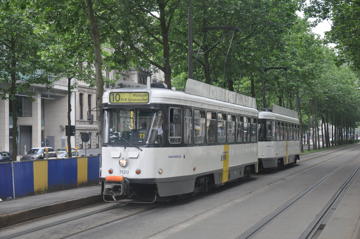 PCC 7120 von De Lijn Antwerpen, 1. Tag der Linie 10 Richtung Schoonselhof, aufgenommen 03.06.2017 am Haltestelle Stadspark