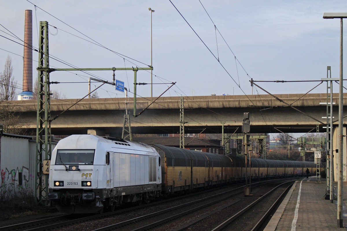 PCT 223 153 am 17.1.14 mit einem Autozug in Hamburg-Harburg.