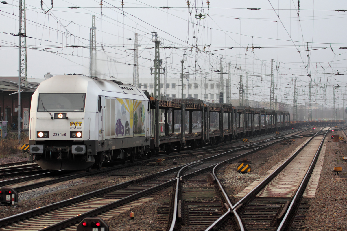 PCT 223 158 durchfährt Bremen Hbf. 14.12.2016