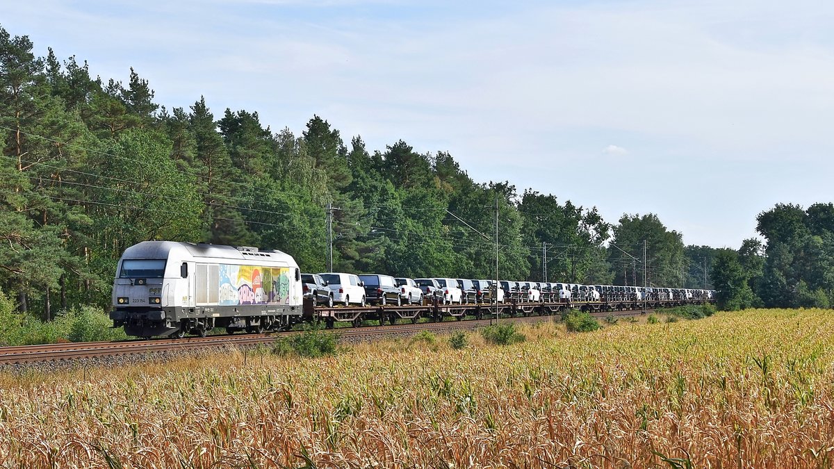 PCT Altmann 223 154 mit Autotransportzug in Richtung Bremen (Haßbergen, 16.08.18).