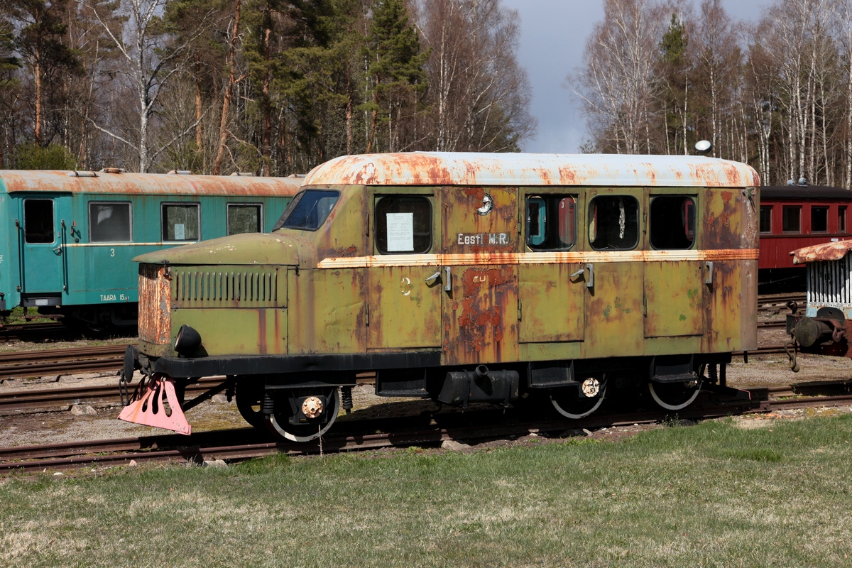 PD-1, ein Fahrzeug zum Personentransport auf den Werkbahnen, im Estnischen Schmalspurmueseum Lavassaare am 10.05.2017. Dieses Fahrzeug wurde in den 50er Jahren in Gorki/Rußland gebaut und war noch bei der Torfbahn Turba (Bezirk Harju) bis 1988 im Einsatz. 
