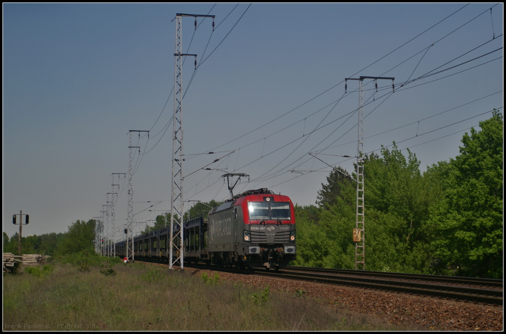 PKP Cargo EU46-507 fuhr am 19.05.2017 mit leeren Laaers-Wagen von Mosolf durch die Berliner Wuhlheide