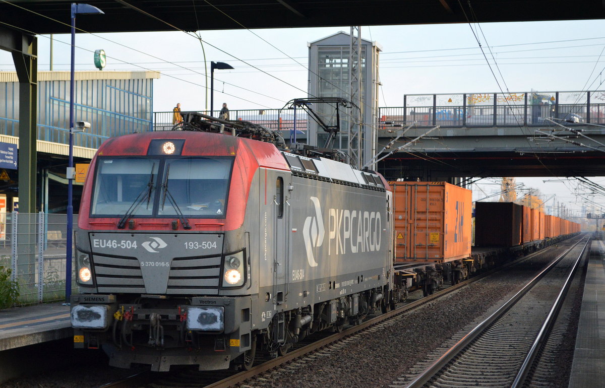 PKP CARGO S.A. mit  EU46-504  [NVR-Number: 91 51 5370 016-5 PL-PKPC] und Containerzug am 07.11.18 Bf. Berlin-Hohenschönhausen.