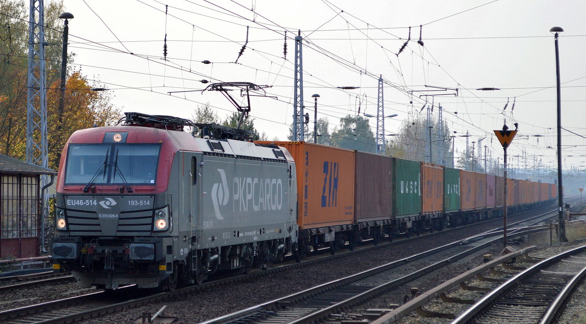 PKP CARGO S.A. mit   EU46-514  [NVR-Number: 91 51 5370 026-4 PL-PKPC] und Containerzug Richtung Polen am 18.10.18 Berlin-Hirschgarten.