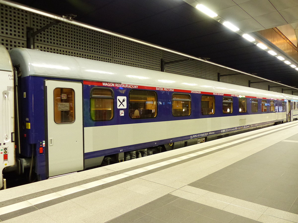 PL-PKPIC 61 51 88-90 002-6 WRmnouz im IC 2079 nach Dresden Hbf, am 08.06.2017 in Berlin Hbf.