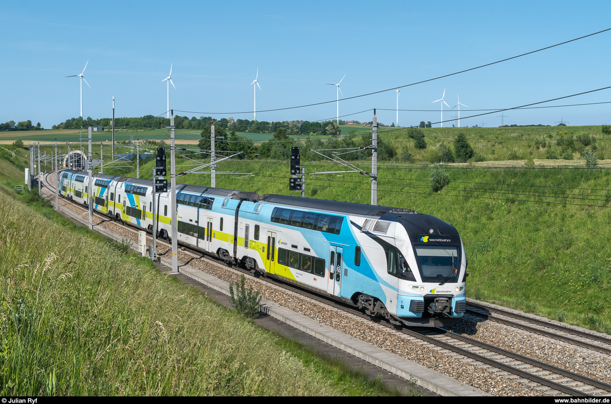 Westbahn 17507 ist von Freilassing nach Wien Westbahnhof unterwegs. Die