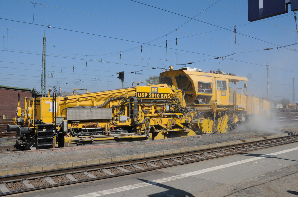 Plasser & Theurer  99 81 9125 005-4 @ Darmstadt Kranichstein am 09.04.2017