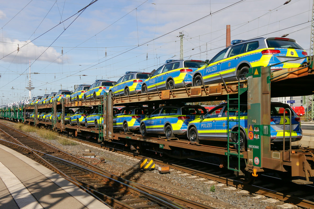 Polizeiwagen auf Schiene in Bremen Hbf, am 29.09.2018.