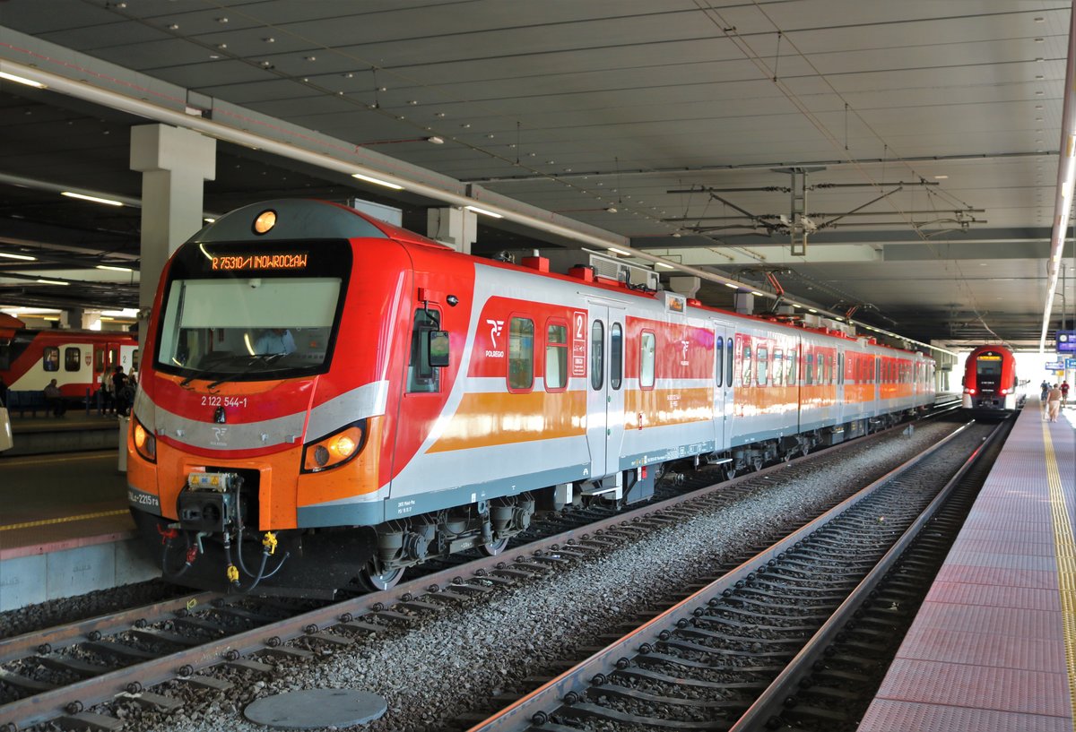 Polregio EN57 122 120 544-1 (modernisiert) am 15.07.18 in Poznan Glownly 