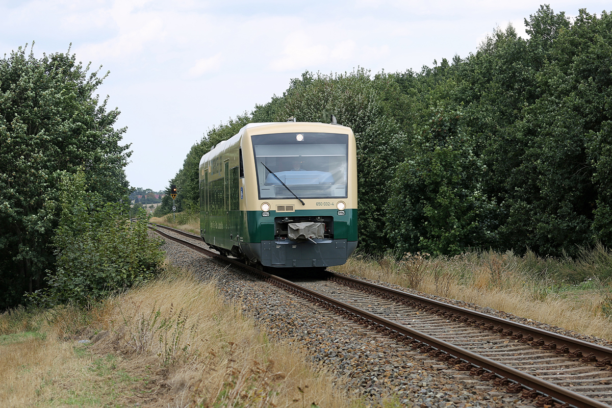 PRESS Triebwagen 650 032 zwischen Bergen auf Rügen und Putbus. - 26.08.2018 