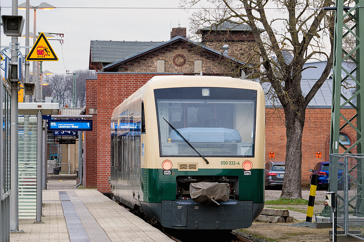 PRESS Triebwagen der BR 650 am Bahnsteig 1 in Bergen auf Rügen. - 22.11.2018