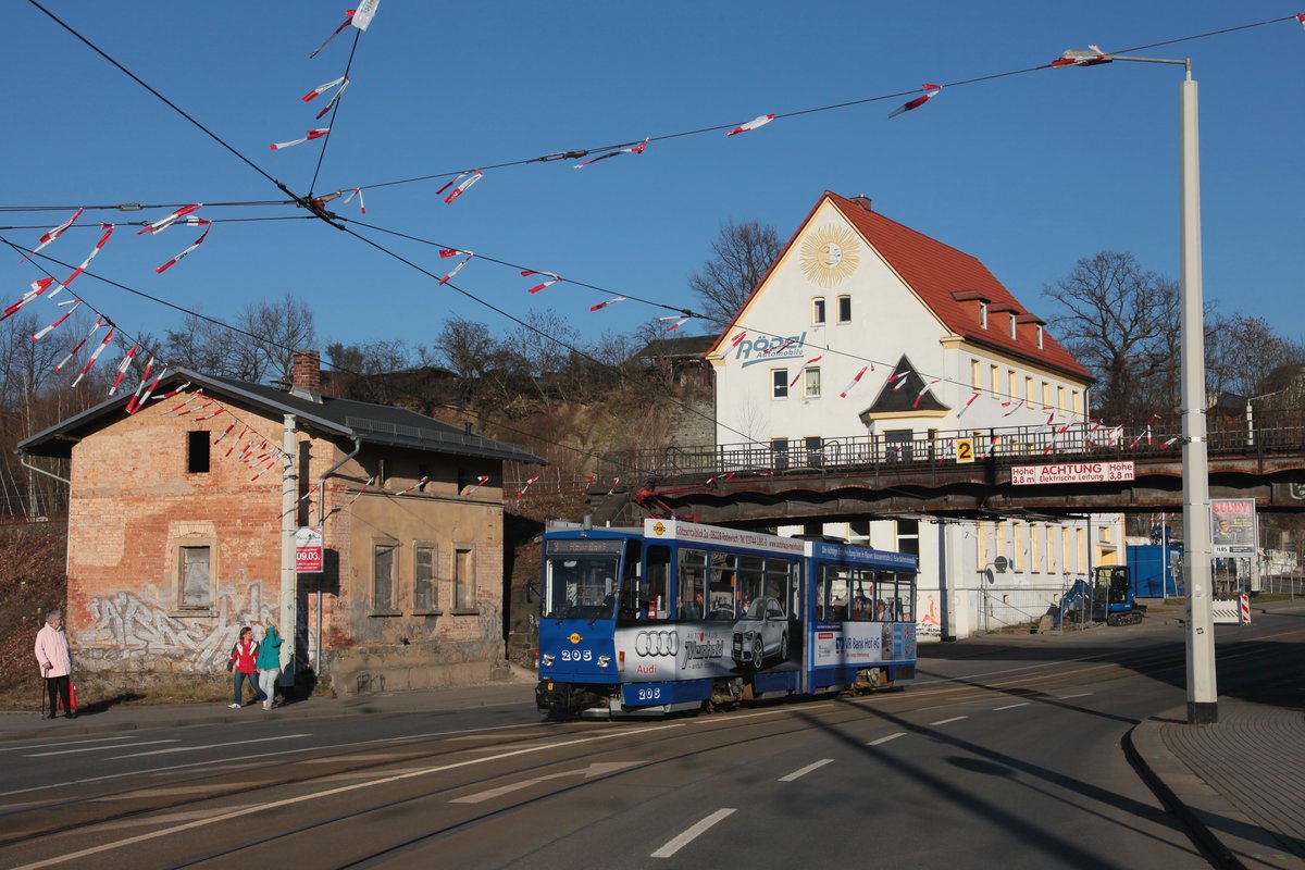 PSB 205 (ČKD Praha Smichov, Bauj. 1981) auf der Linie 3 zw. Hst. Knielohstr. und Dammstr. am 24.02.2014, an dieser Stelle befindet sich heute die neue Schnittstelle zw. Bahn/Straßenbahn/Bus am Hp Plauen Mitte. 