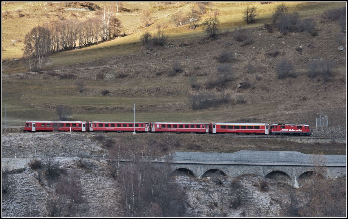 R1937 mit Ge 4/4 II 618  Bergün/Bravuogn  zwischen Guarda und Lavin. (28.11.2018)