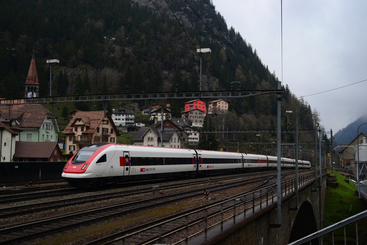 RABe 500 006 Johanna Spyri als IC 675 Basel SBB - Lugano am 03.05.2016 in Göschenen