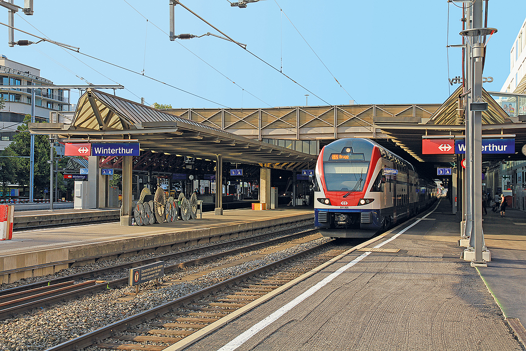 RABe 511 005 beim Anfahren im Bahnhof Winterthur als S12 mit Ziel Brugg AG, 03. Juni 2018