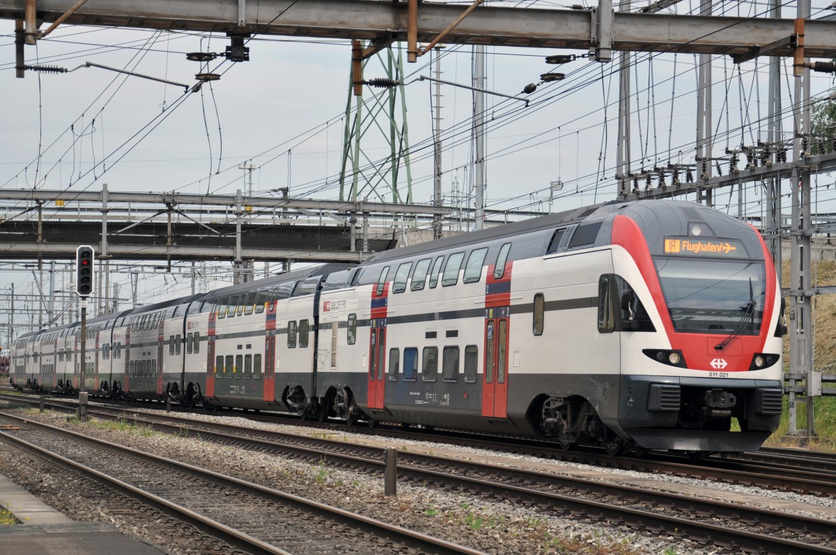 RABe 511 021 durchfährt den Bahnhof Muttenz. Die Aufnahme stammt vom 17.06.2014.