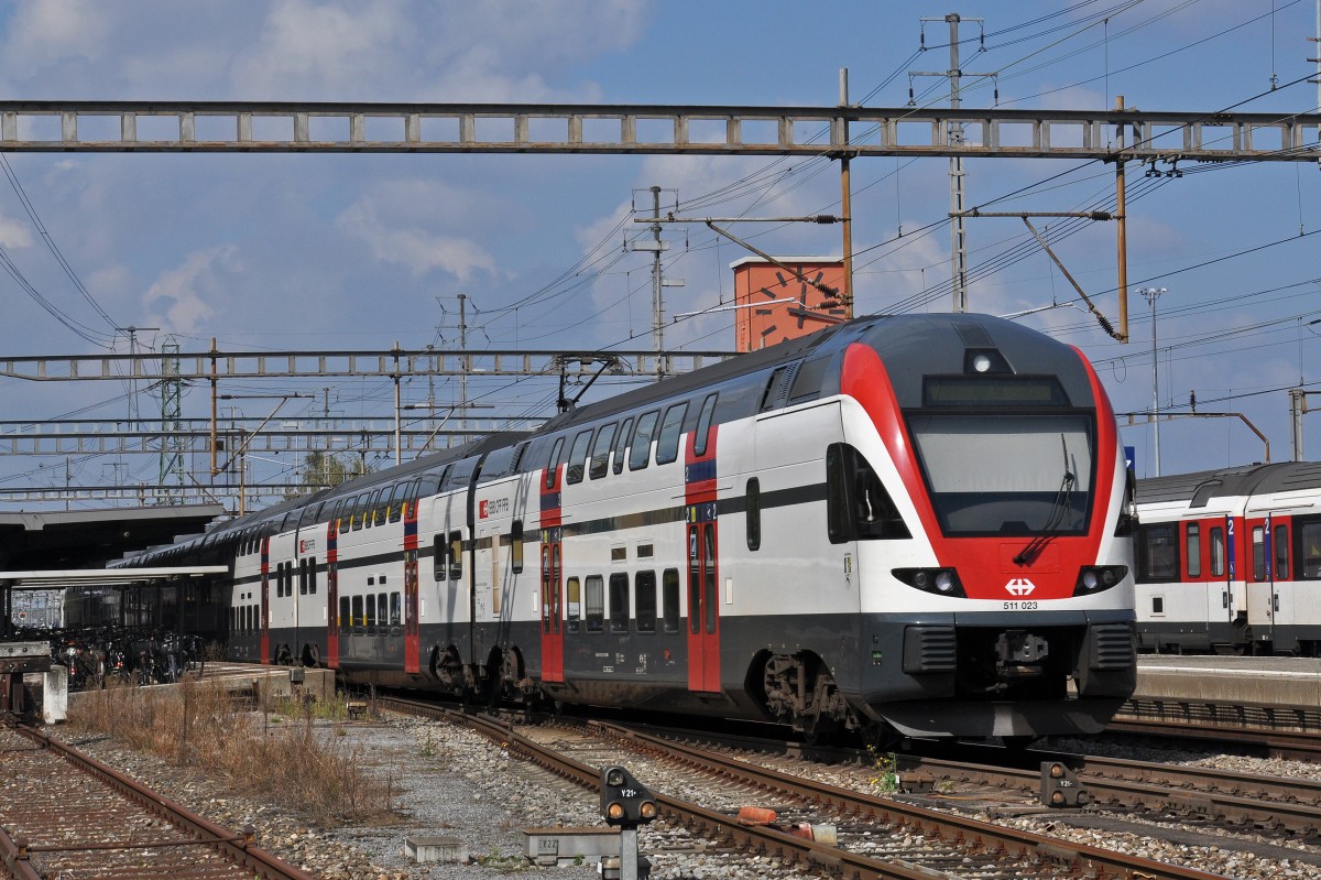 RABe 511 023 durchfährt den Bahnhof Muttenz. Die Aufnahme stammt vom 22.09.2014.