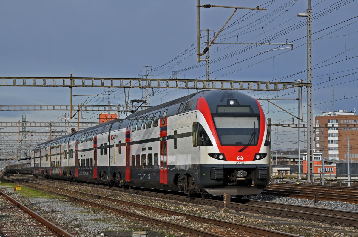 RABe 511 108 durchfährt den Bahnhof Muttenz. Die Aufnahme stammt vom 31.01.2015.