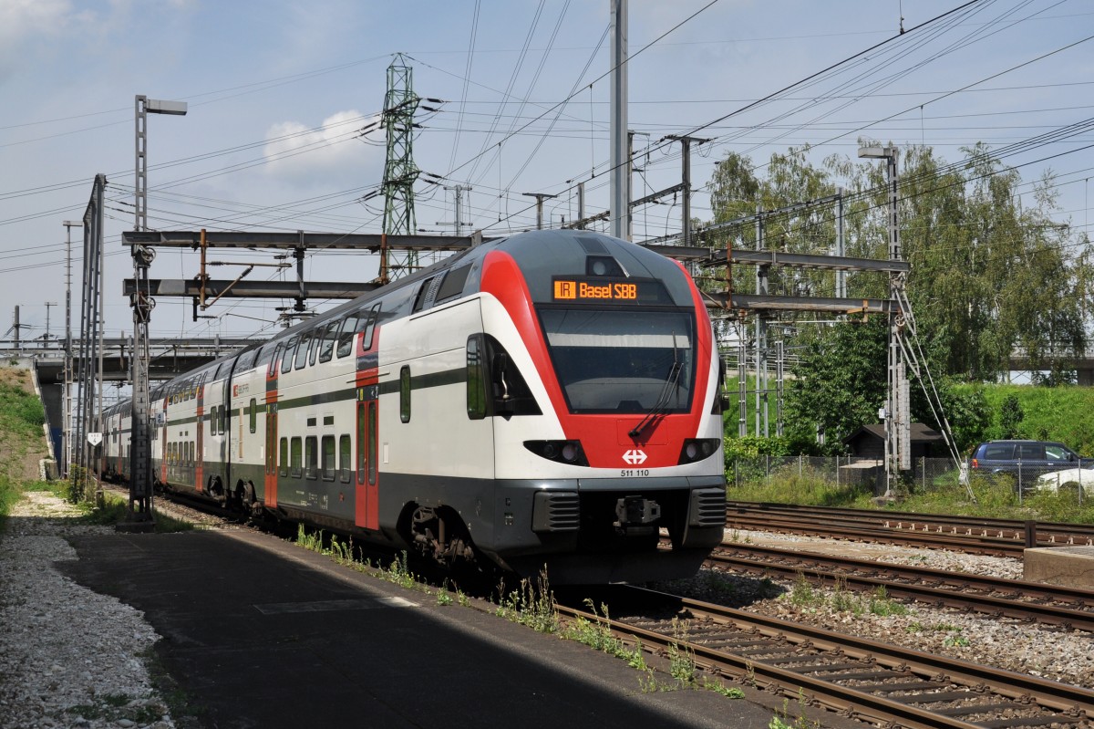 RABe 511 110 durchfährt den Bahnhof Muttenz. Die Aufnahme stammt vom 06.08.2014.