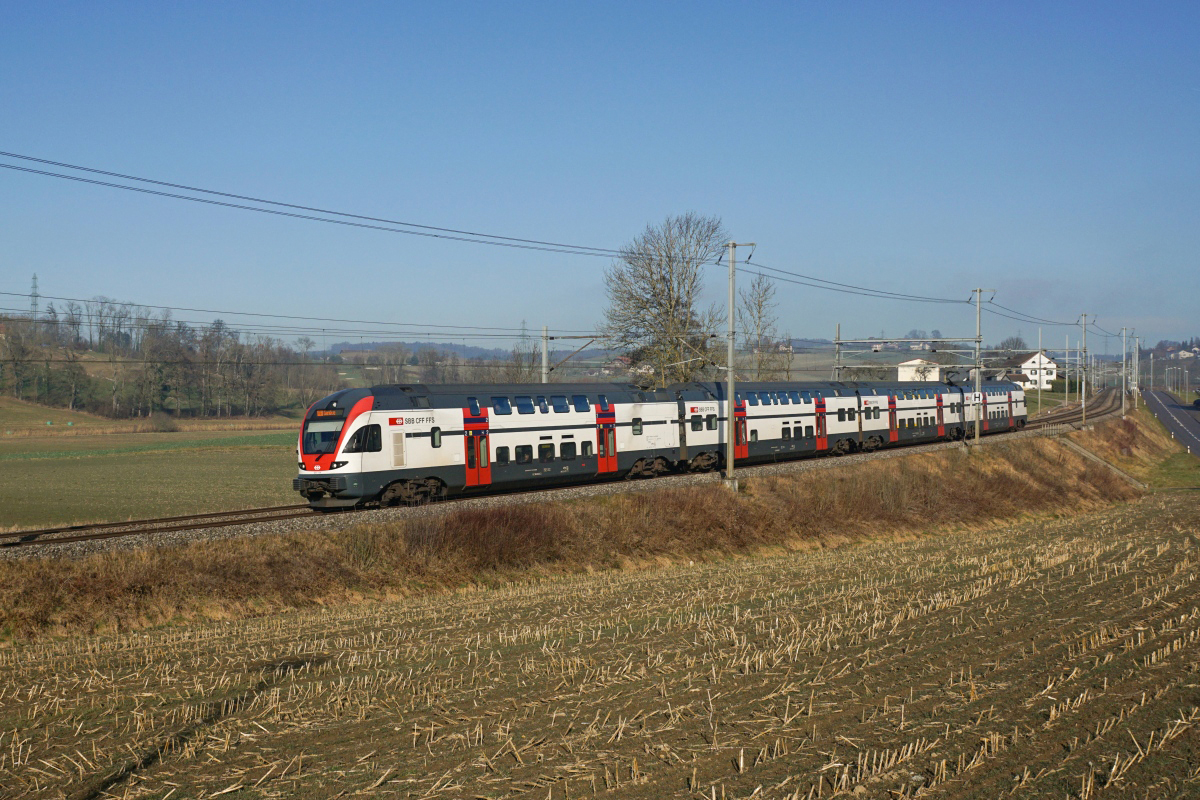 RABe 511 114 verlässt am 10.12.2016 Moreillon in Richtung Lausanne.