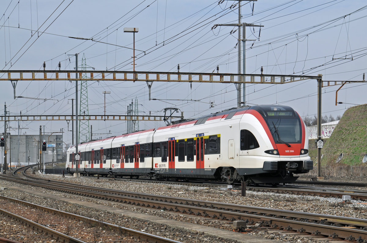 RABe 522 205, auf der S3, fährt zum Bahnhof Pratteln. Dien Aufnahme stammt vom 20.02.2017.