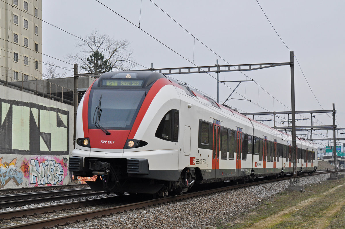 RABe 522 207, auf der S1, fährt Richtung Bahnhof SBB. Die Aufnahme stammt vom 05.02.2018.