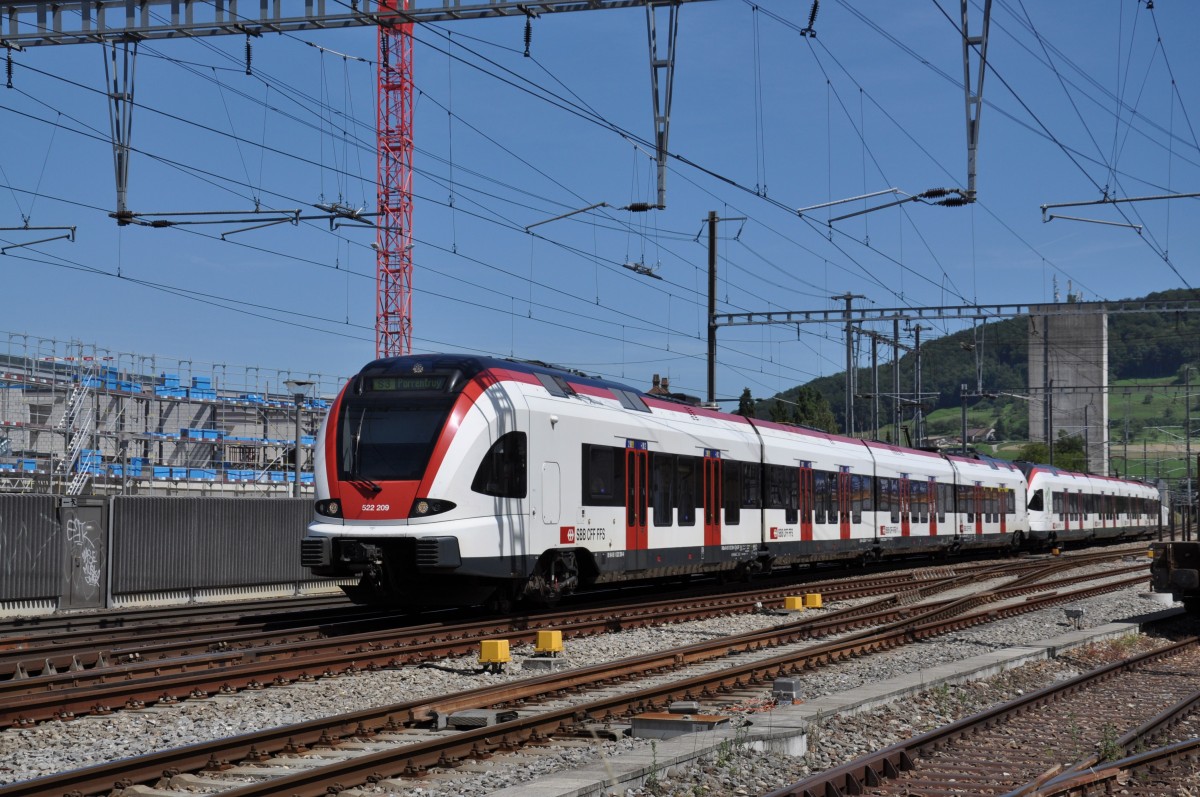 RABe 522 209 auf der S3 fährt im Bahnhof Sissach ein. Die Aufnahme stammt vom 18.07.2014.