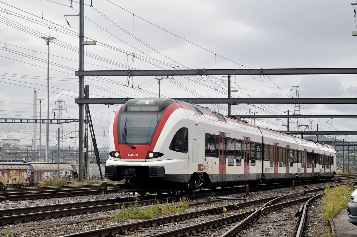 RABe 522 211, auf der S1, fährt zum Bahnhof Muttenz. Die ASufnahme stammt vom 31.08.2017.