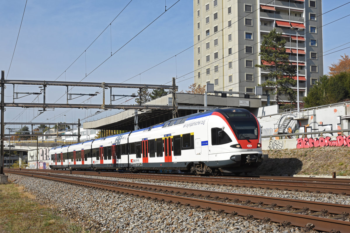 RABe 523 005, auf der S1, fährt Richtung Bahnhof Muttenz. Die Aufnahme stammt vom 17.10.2018.
