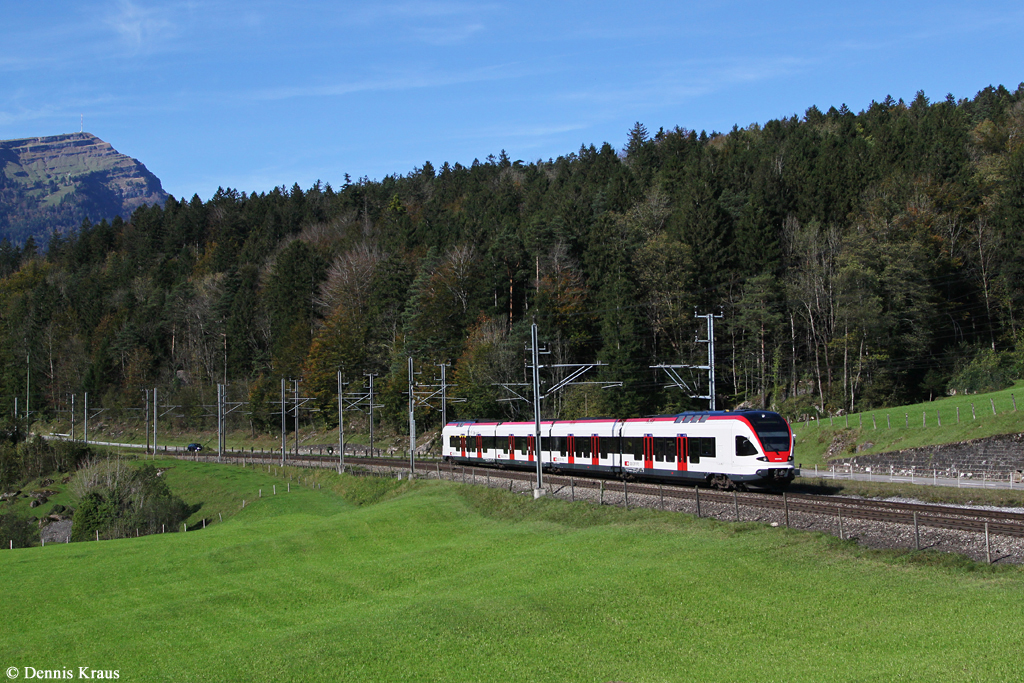 RABe 523 048 als S2 21231 am 14.10.2014 bei Arth Goldau.