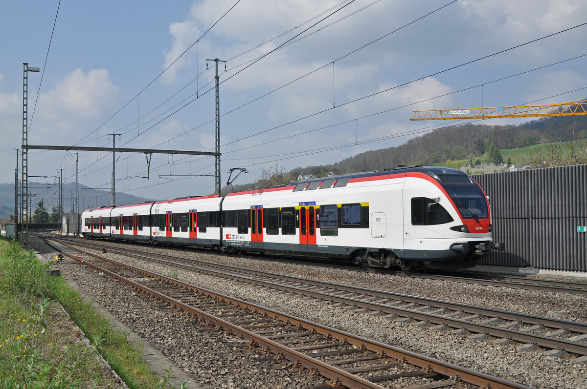 RABe 523 051, auf der S3 fährt zum Bahnhof Gelterkinden. Die Aufnahme stammt vom 06.04.2017.