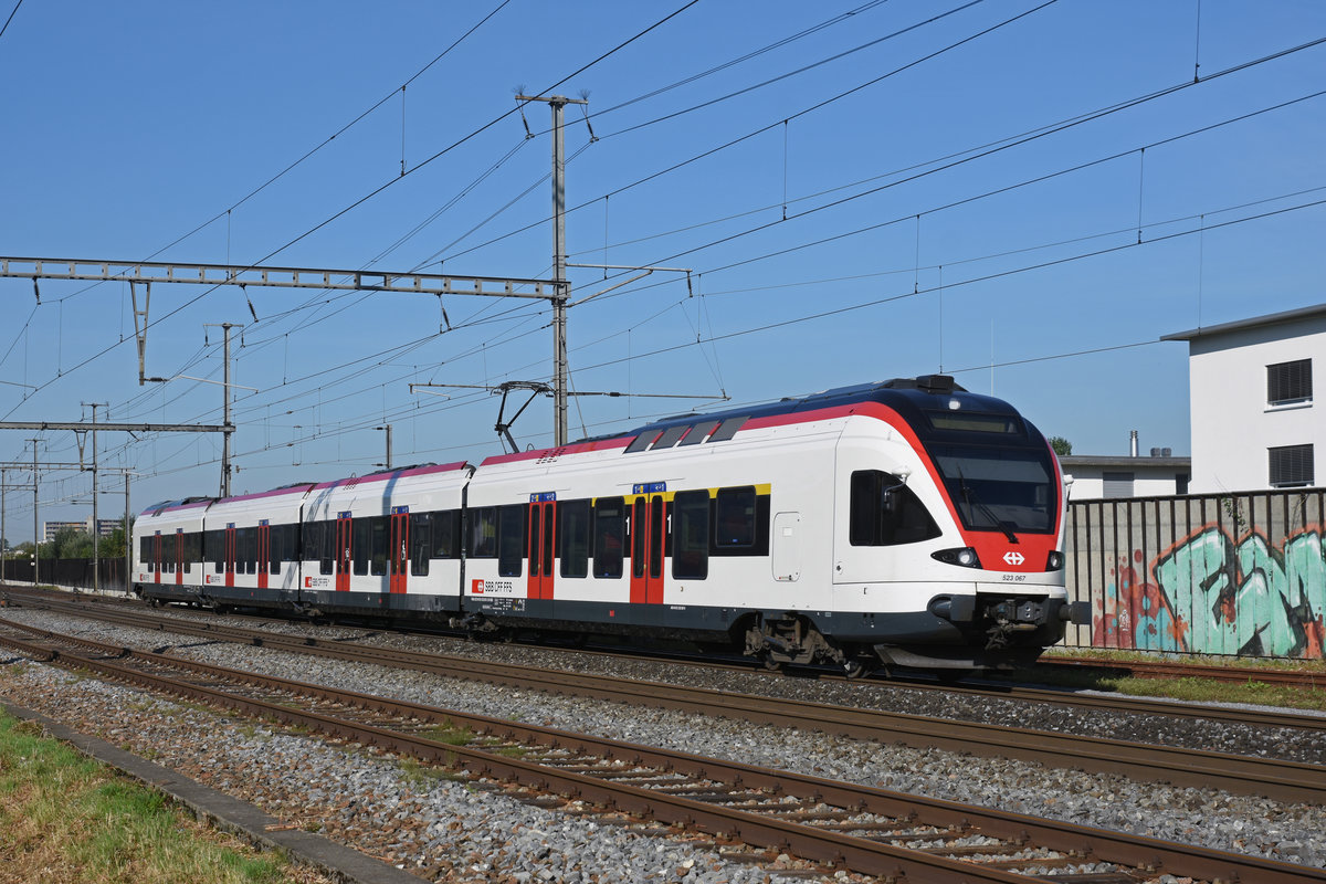 RABe 523 067, auf der S1, fährt beim Bahnhof Rheinfelden ein. Die Aufnahme stammt vom 11.09.2018.