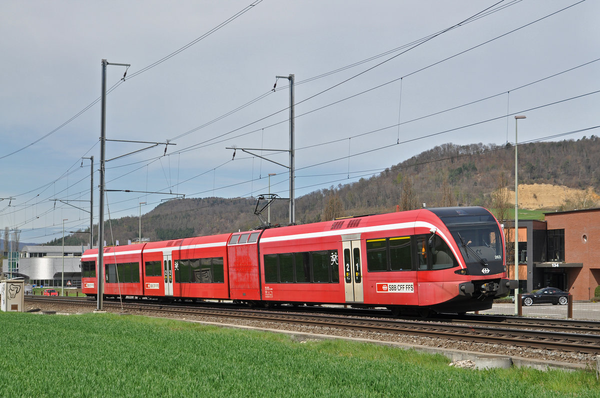 RABe 526 263 fährt Richtung Bahnhof Sissach. Die Aufnahme stammt vom 14.04.2018.