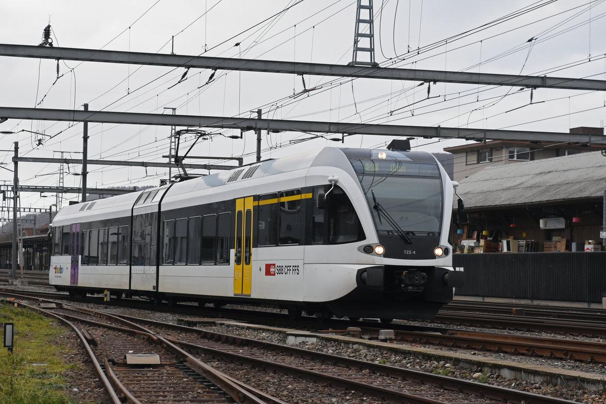 RABe 526 722-6, auf der S9, verlässt den Bahnhof Sissach. Die Aufnahme stammt vom 02.01.2019.