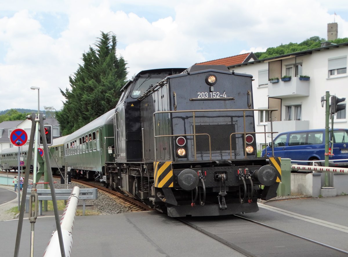 Rail Cargo 203 152-4 am 05.06.17 in Königstein Taunus