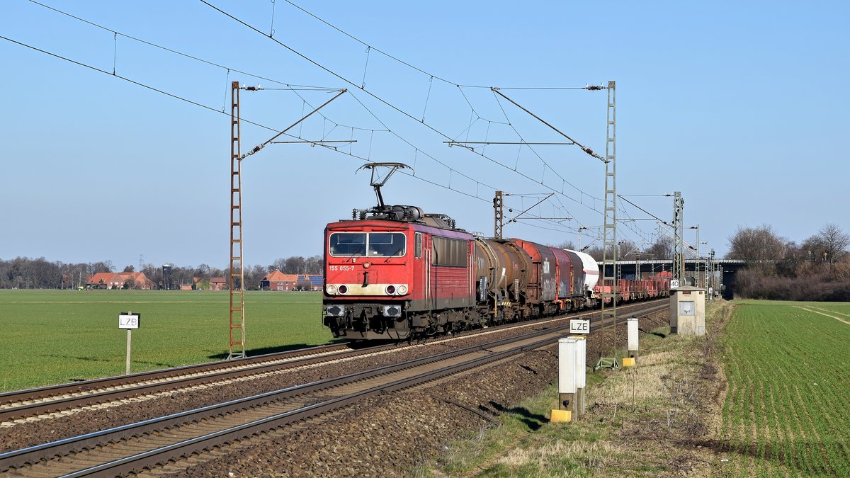 Railpool 155 055, vermietet an DB Cargo, mit gemischtem Güterzug in Richtung Minden (bei Stadthagen, 27.02.19).