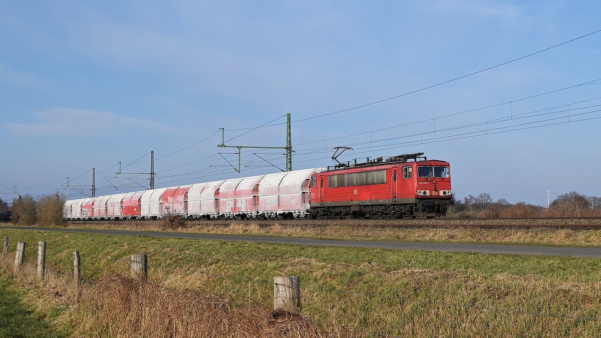 Railpool 155 096, vermietet an DB Cargo, mit Kalkzug Bremen Stahlwerke - Horlecke (Diepholz, 23.02.18).
