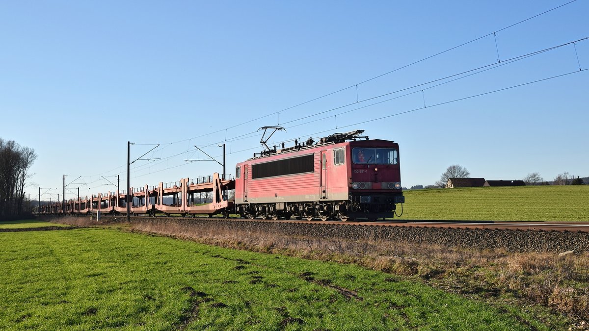 Railpool 155 261, vermietet an DB Cargo, mit leerem Autotransportzug in Richtung Hannover (zwischen Melle und Bruchmühlen, 15.02.19).