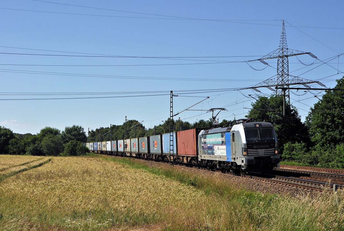 Railpool 193 806  Wer versichert eigentlich Eisenbahnen?  zieht einen Containerzug am 30.06.15 in Langwedel in Richtung Hannover.