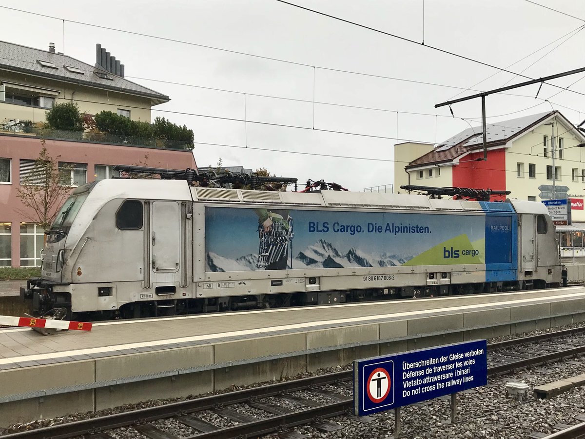 Railpool Last Meile Br 187 006 im Einsatz für BLS C am 27.10.18 bei Bhf Spiez abgestellt.