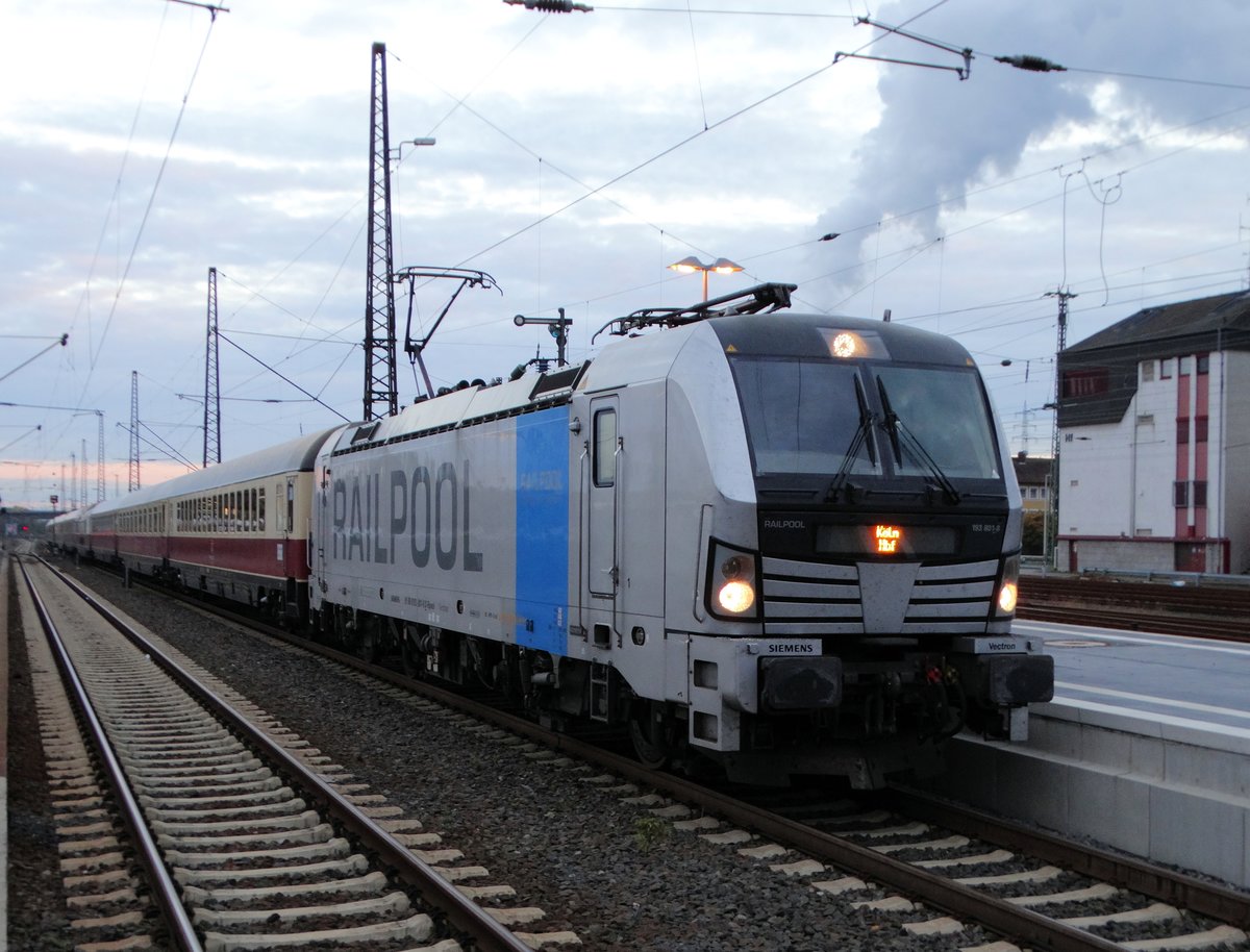 Railpool Siemens Vectron 193 801-8 mit dem AKE Rheingold am 09.10.16 in Hanau Hbf