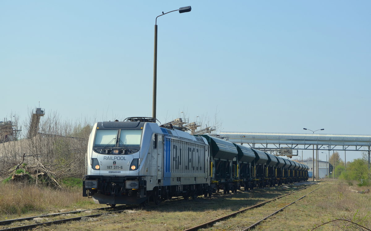 (Railpool) TRAXX AC3 - 187 311-6 der e.g.o.o. Eisenbahngesellschaft Ostfriesland-Oldenburg mbH im Kiessandtagebau Sprotta bei Eilenburg 19.04.2018